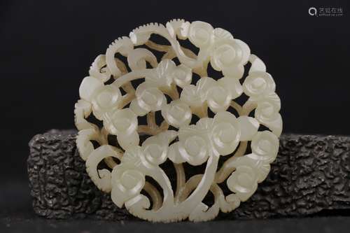 A WHITE JADE OPENWORK 'FLOWER' PLAQUE