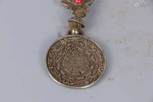 AN ANTIQUE SILVER PENDANT