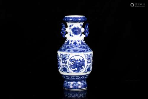 A BLUE AND WHITE PORCELAIN VASE