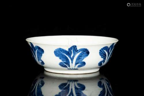 A SMALL BLUE AND WHITE SHALLOW BOWL