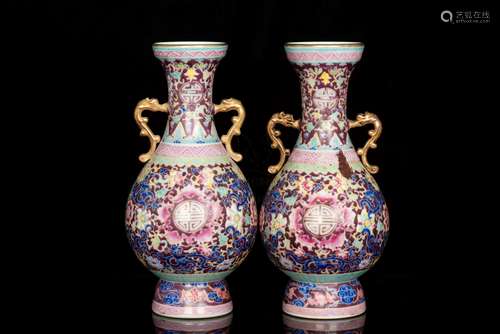 A PAIR OF FAMILLE ROSE VASE