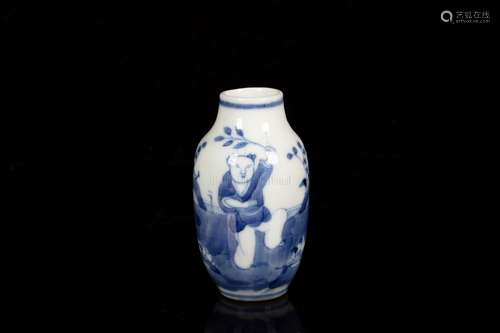 A SMALL BLUE AND WHITE PORCELAIN JAR