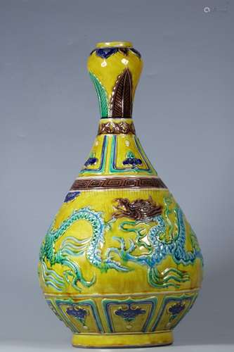 A YELLOW GROUND 'DRAGON' GARLIC-HEAD VASE, REPUBLIC PERIOD