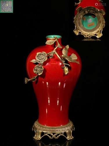 A RED-GLAZED AND GILT-DECORATED VASE, MEIPING