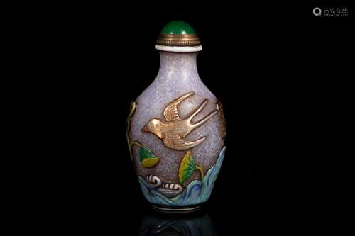 AN OVERLAY 'FLOWER AND BIRD' SNUFF BOTTLE