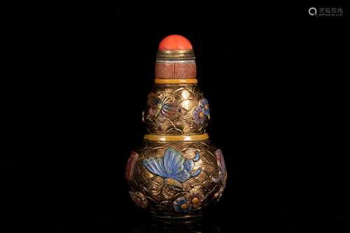 A GILT-DECORATED DOUBLE-GOURD SNUFF BOTTLE