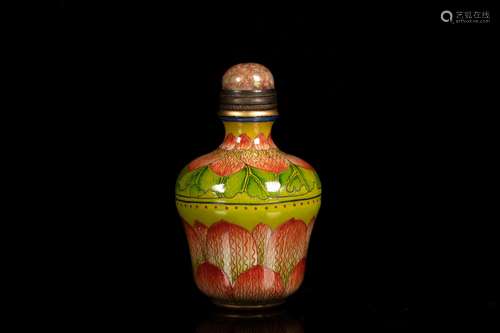 A GREEN GROUND 'LOTUS' SNUFF BOTTLE