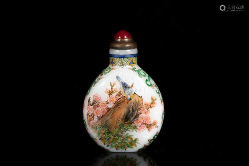 A 'FLOWER AND BIRD' SNUFF BOTTLE