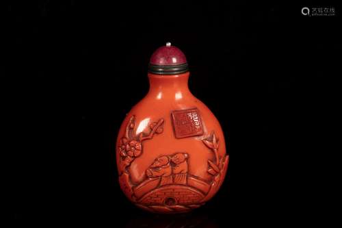 A CARVED 'FIGURAL' SNUFF BOTTLE