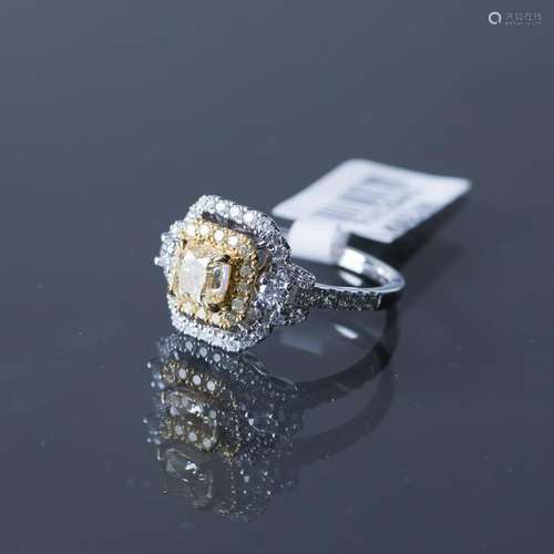 A FANCY YELLOW DIAMOND RING, AIG CERTIFIED