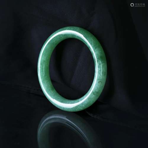 A JADEITE BANGLE