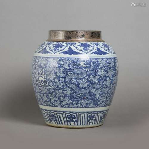 A BLUE AND WHITE 'DRAGON' JAR, MING DYNASTY, WANLI