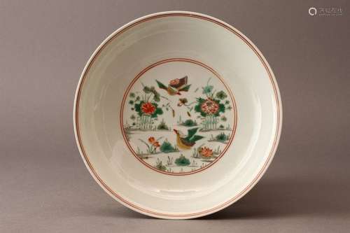 A WUCAI PORCELAIN DISH, QING DYNASTY, KANGXI PERIOD