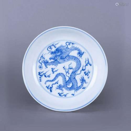 A BLUE AND WHITE 'DRAGON' DISH, QING, KANGXI PERIOD