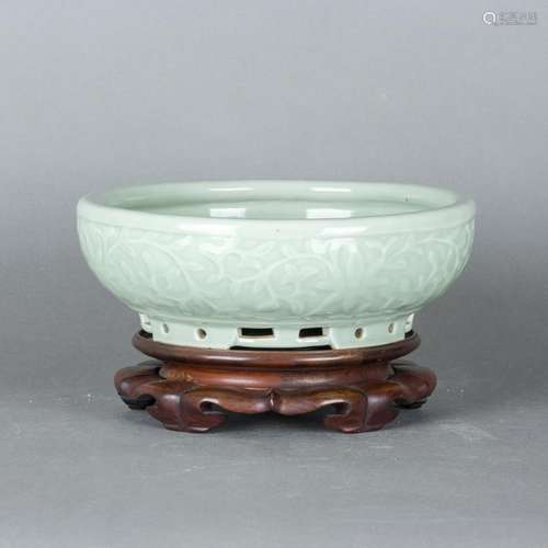 A LONGQUAN CELADON BRUSH WASHER WITH BASE