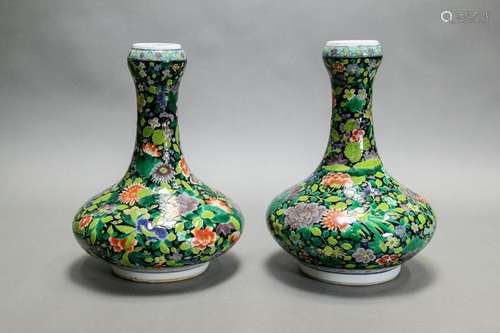 A PAIR OF WUCAI GARLIC HEAD VASES