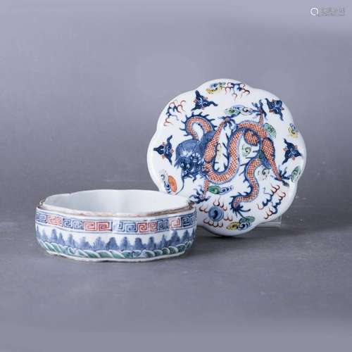 A BLUE AND WHITE AND WUCAI BOX AND COVER