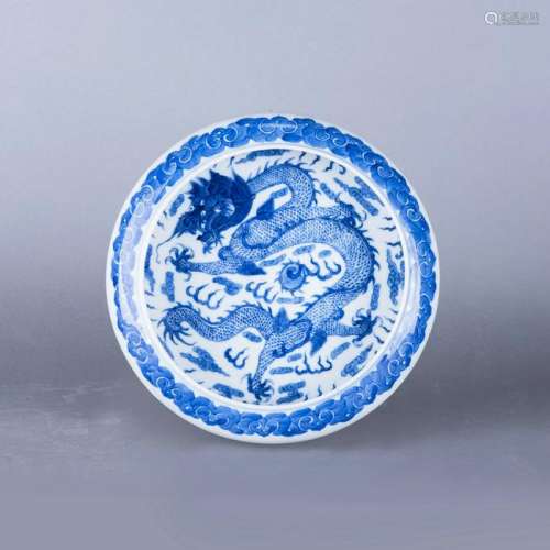 A BLUE AND WHITE 'DRAGON' BRUSH WASHER