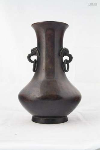A CHINESE ANTIQUE ARCHAISTIC BRONZE VASE, QING
