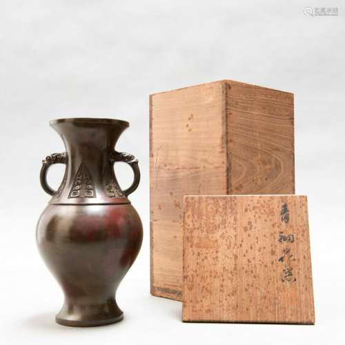 A CHINESE ANTIQUE BALUSTER BRONZE VASE, QING