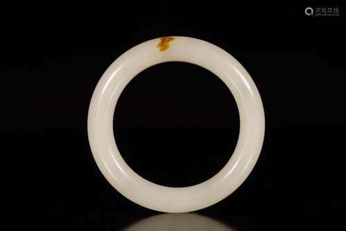 Qing dynasty white hetian jade with shell bangle