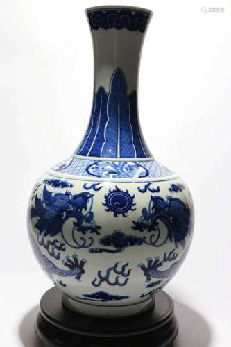 A Chinese Blue and White Porcelain Vase