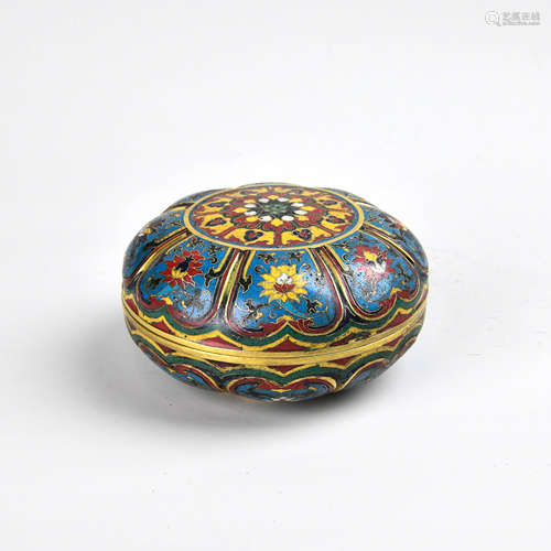 A Chinese Cloisonne Round Box with Cover