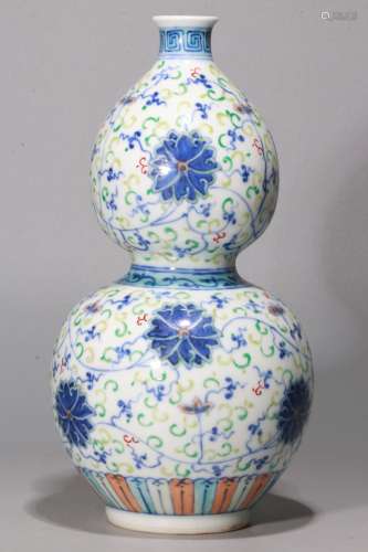 A Chinese Dou-Cai Glazed Porcelain Double Gourd Vase