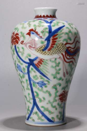 A Chinese Dou-Cai Glazed Porcelain Vase