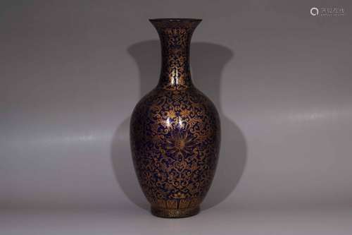 A Chinese Peking Glass Vase