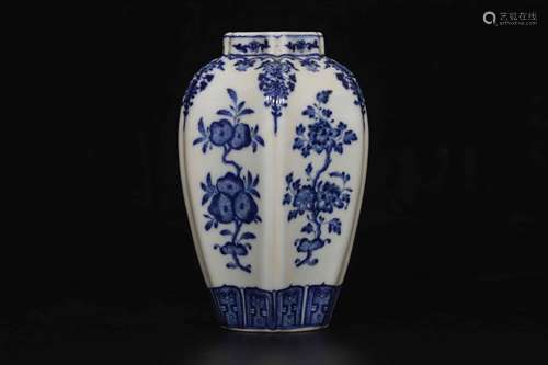 A Chinese Blue and White Porcelain Vase