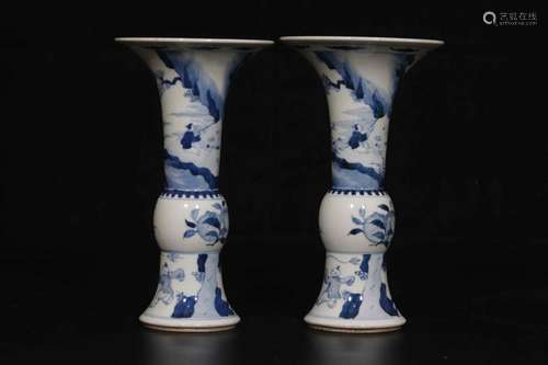 A Pair of Chinese Blue and White Porcelain Vases