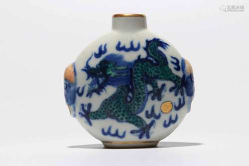 A Chinese Dou-Cai Glazed Porcelain Snuff Bottle