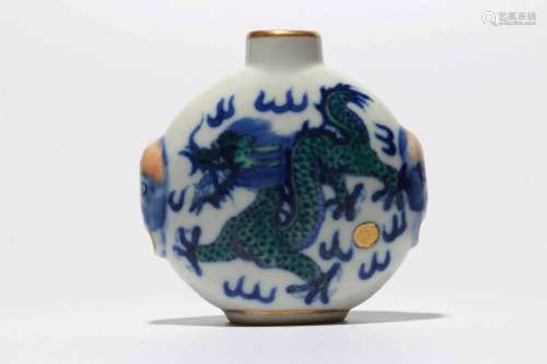 A Chinese Dou-Cai Glazed Porcelain Snuff Bottle