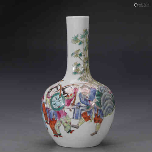 A Chinese Famille-Rose Porcelain Vase