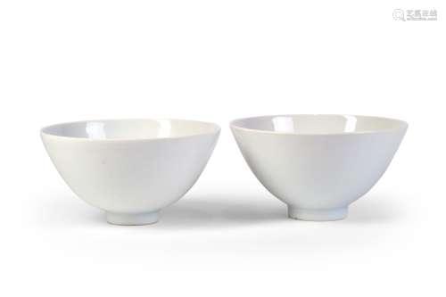 A PAIR OF WHITE GLAZED BOWLS