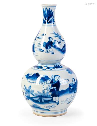 A BLUE AND WHITE GOURD SHAPED VASE