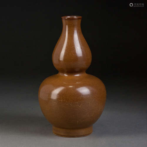 A TEA-DUST GOURD SHAPED VASE