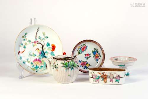 A GROUP OF FAMILLE ROSE DISH AND POT