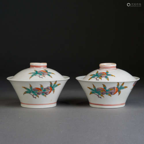 A PAIR OF FAMILLE ROSE CUPS WITH PEACH