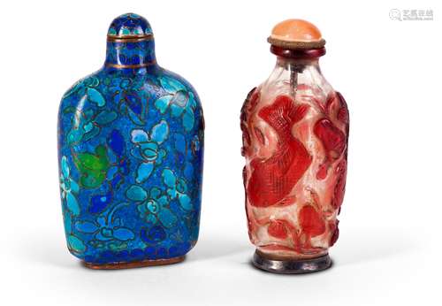 A GROUP OF SNUFF BOTTLES