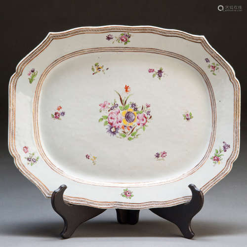 A FAMILLE ROSE DISH WITH FLOWERS