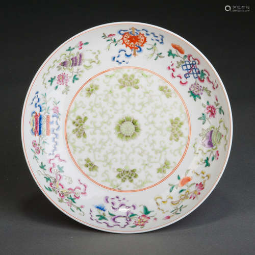 A FAMILLE ROSE DISH