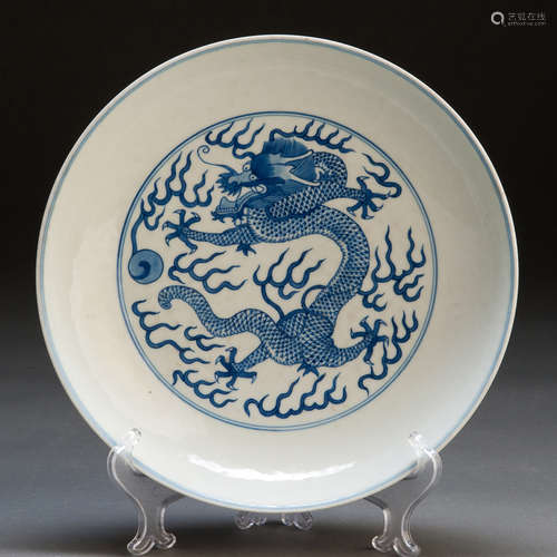 A BLUE AND WHITE DISH WITH DRAGON