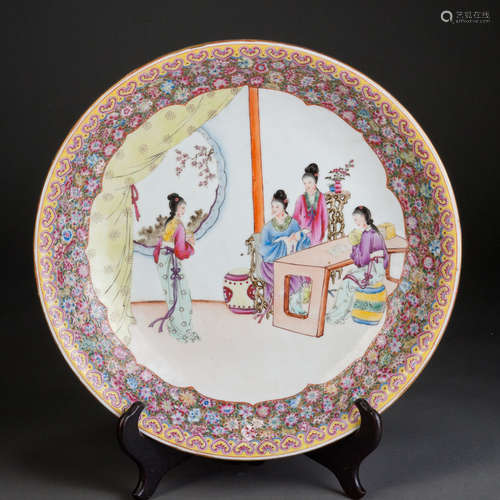 A FAMILLE ROSE DISH WITH LADIES