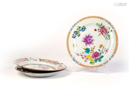 A GROUP OF FAMILLE ROSE DISH WITH FLOWERS