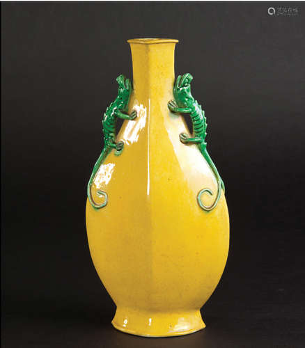 A YELLOW GLAZED VASE WITH TWO EARS