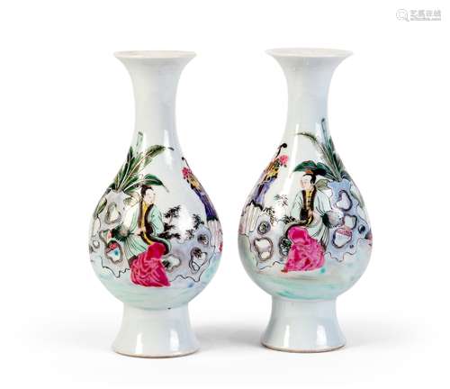 A PAIR OF FAMILLE ROSE VASE