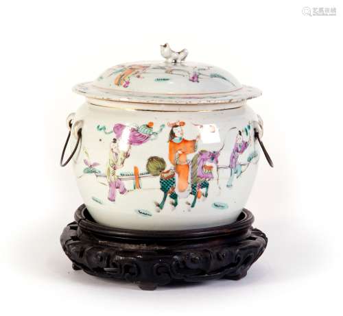 A FAMILLE ROSE FOOD CONTAINER WITH QILIN