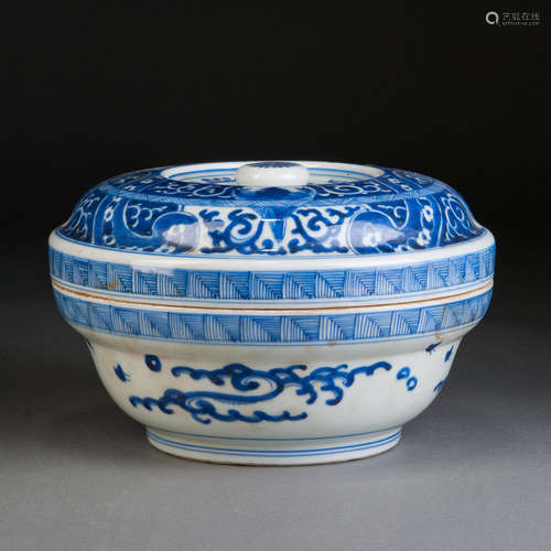 A BLUE AND WHITE PORCELAIN FOOD CONTAINER